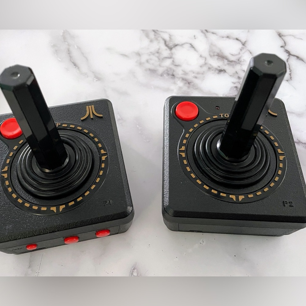 Atari Flashback 4 Classic Game Console 2 Wireless Controllers - Picture 3 of 6